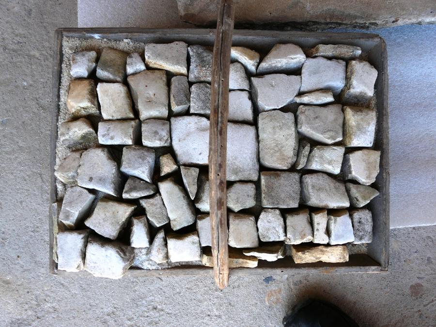 pavés en pierre PISES Coeurs de jeune fille