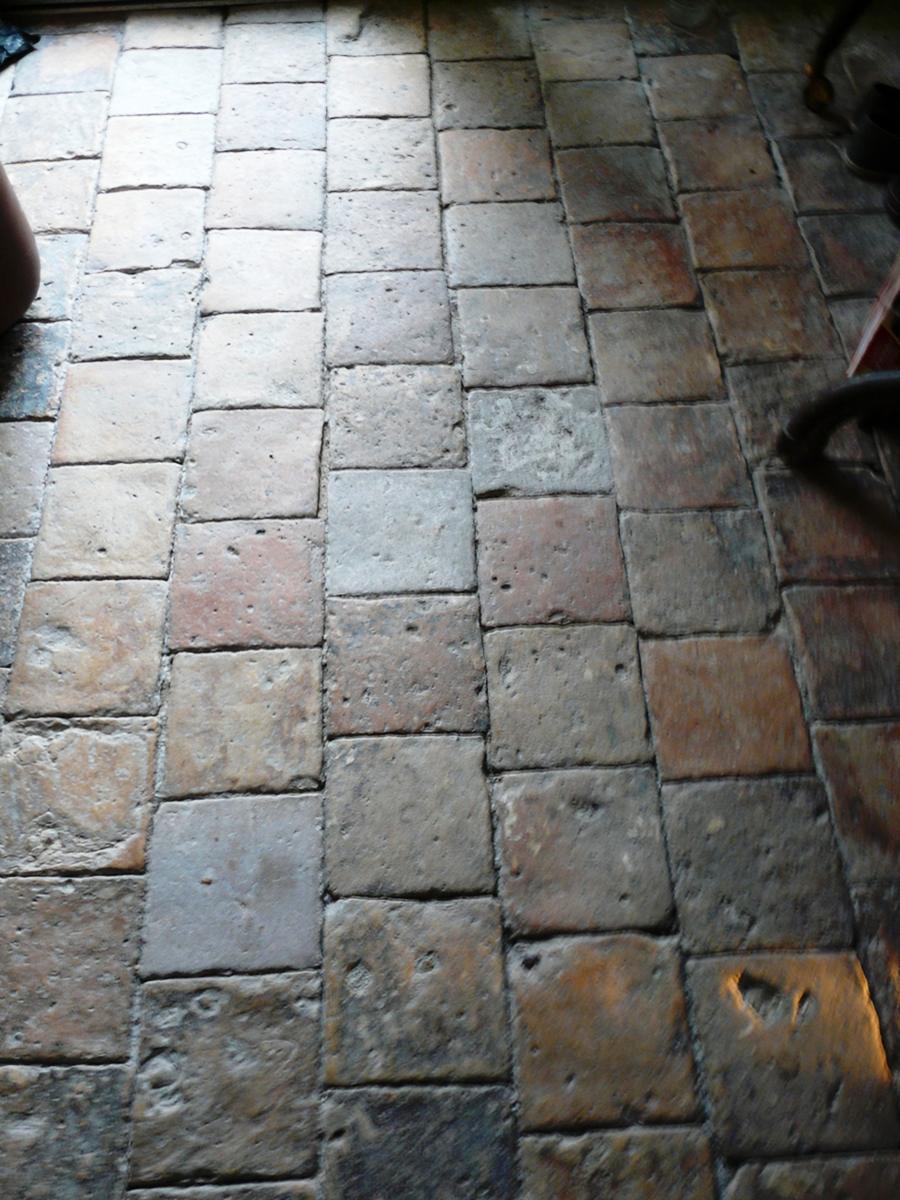 Carrelage ancien Charentais en terre cuite d'époque XVIIIeme