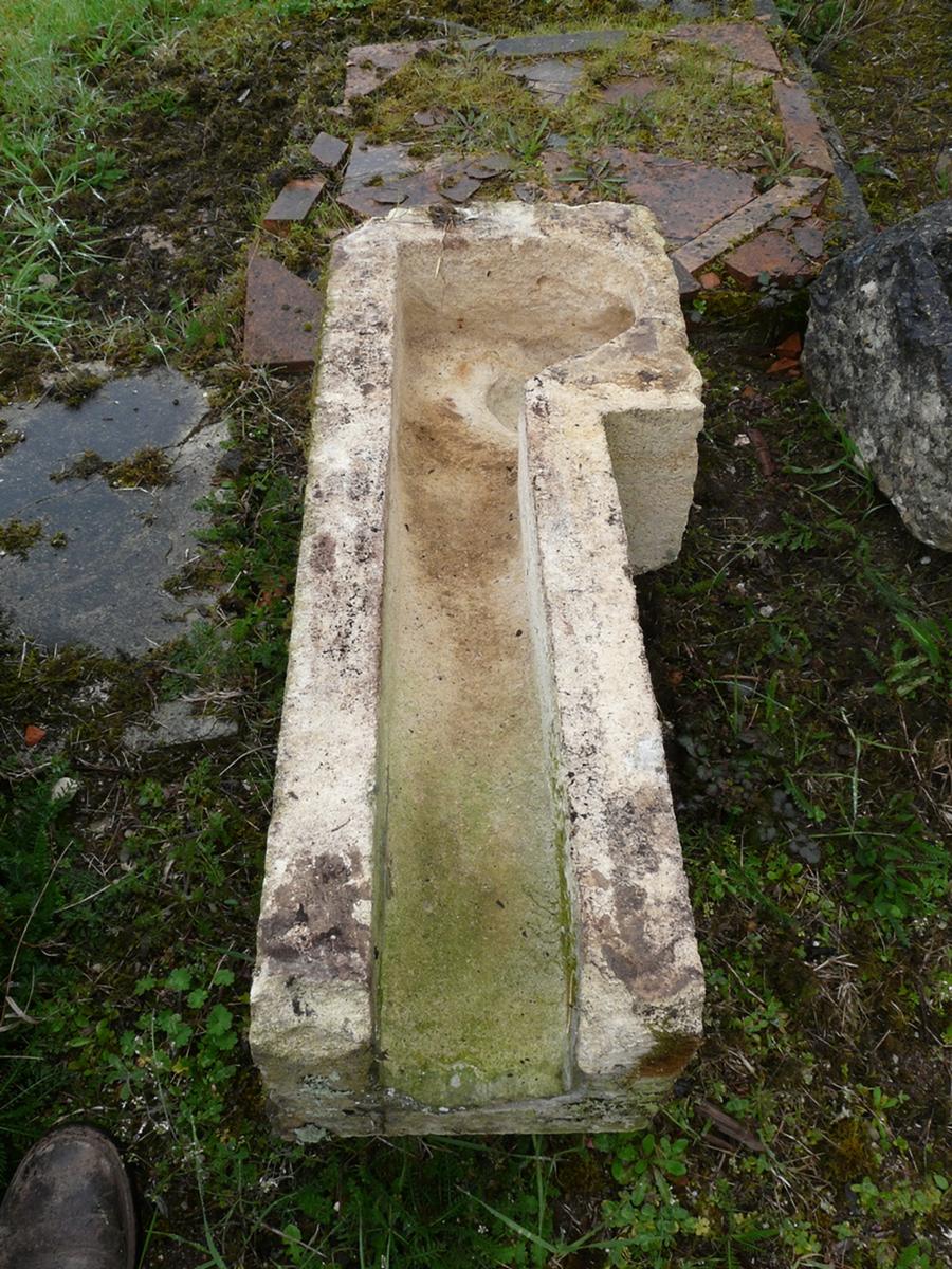 Degueuloir de fontaine en pierre