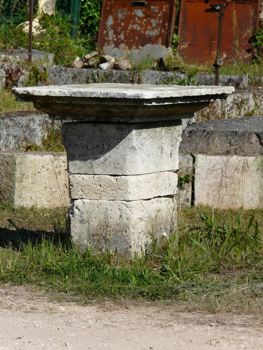 Table de jardin en pierre ancienne