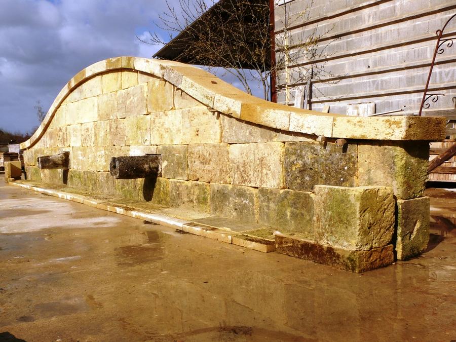 Création d'un fronton d'un bassin de piscine en pierre de Gironde