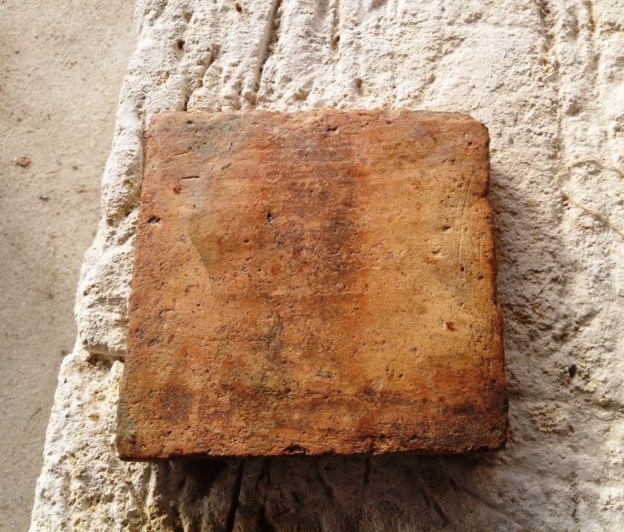 Carrelage ancien rustique de section 18X18