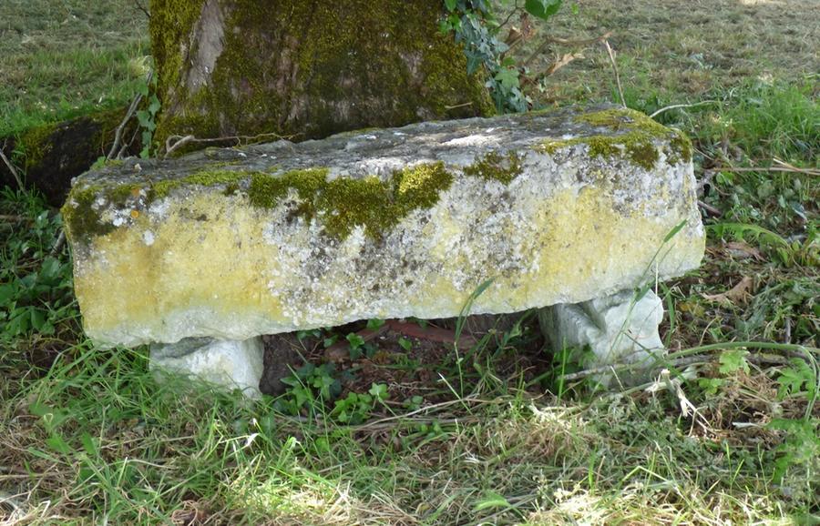 Banc de jardin en pierre rustique