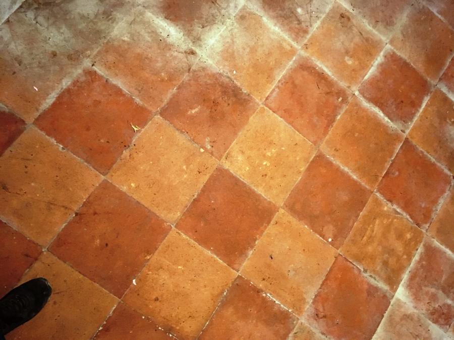 60 m² de sol ancien en terre cuite de section 0.31x0.31x0.018 m