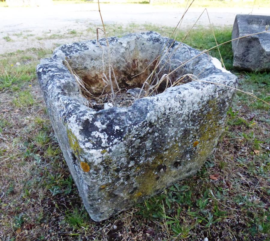 Petit bac en pierre calcaire