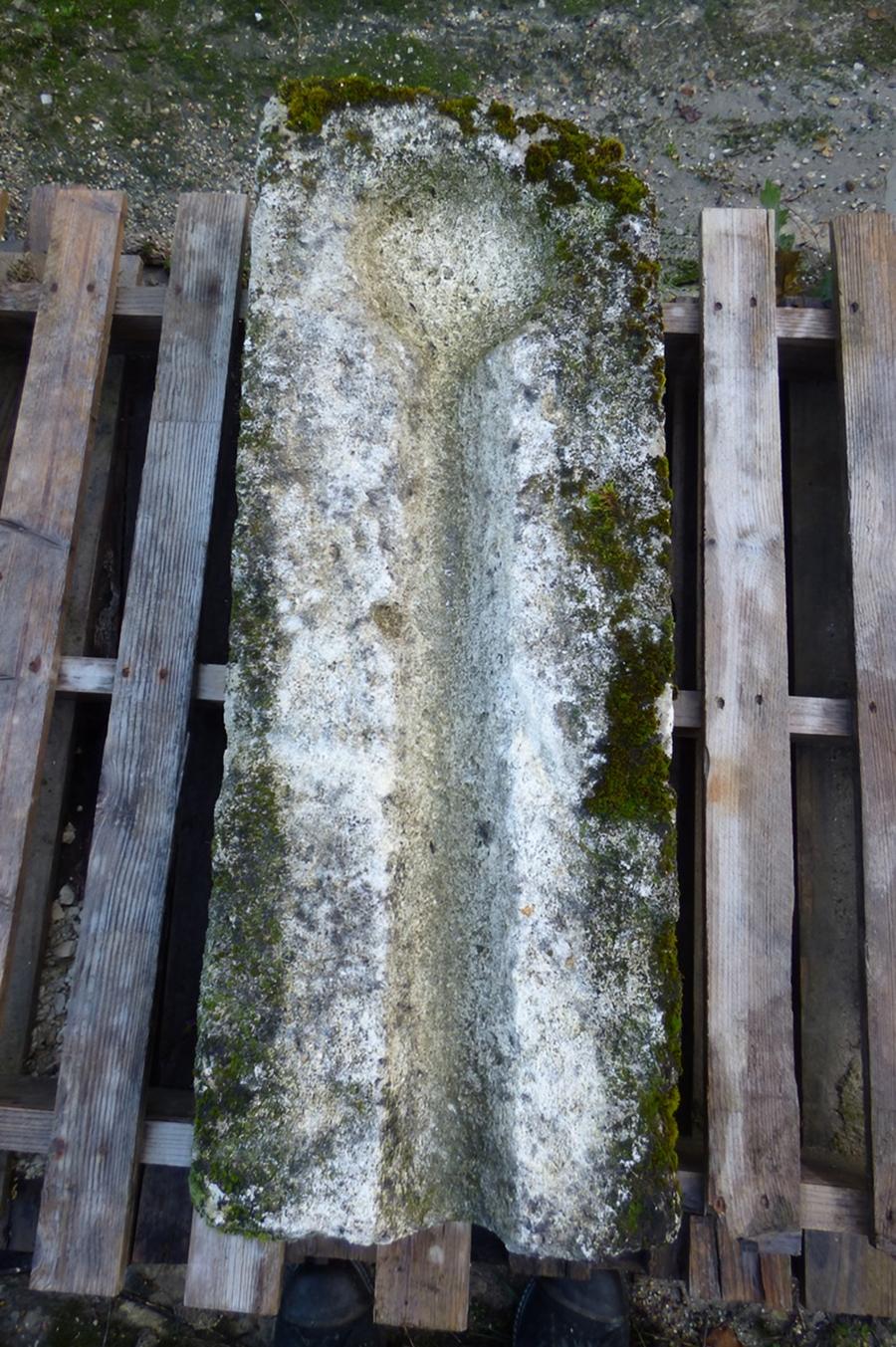 Goulotte de fontaine en pierre