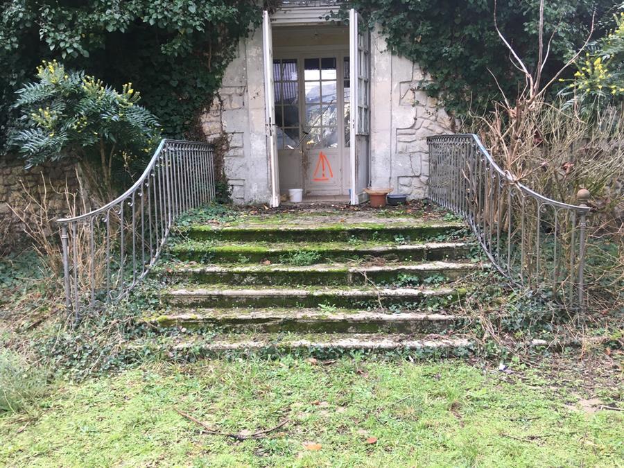 Perron d'entrée d'un logit XVIIIe