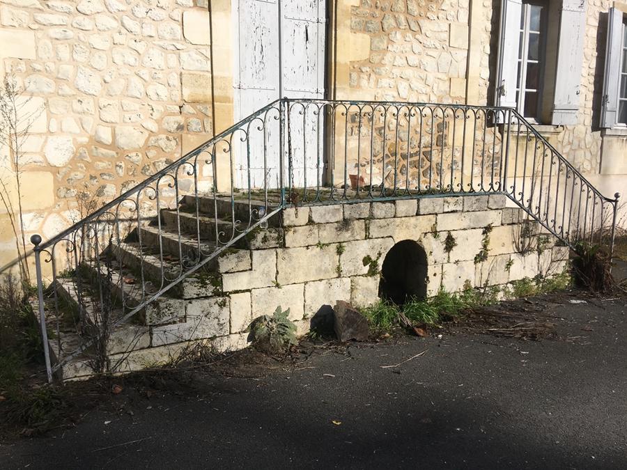 Perron d'entrée ancien