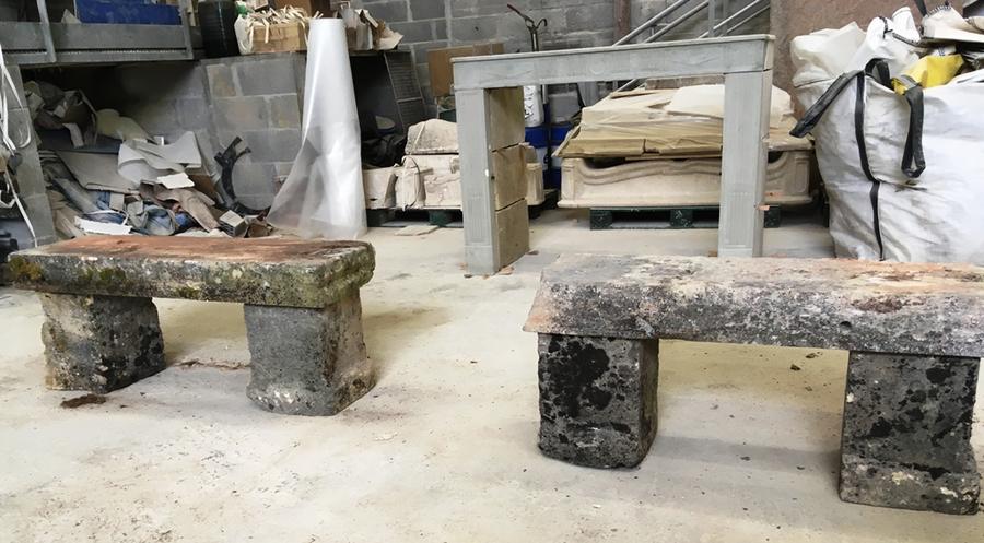 Paire de bancs anciens en pierre de Charente