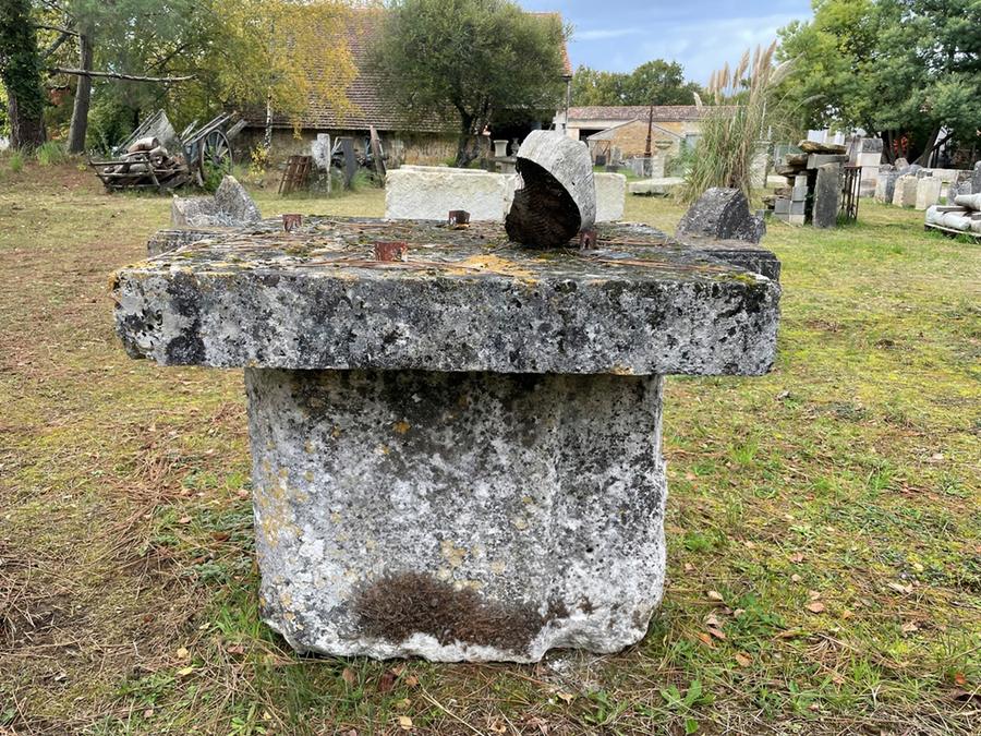 Ancienne table de jardin en pierre