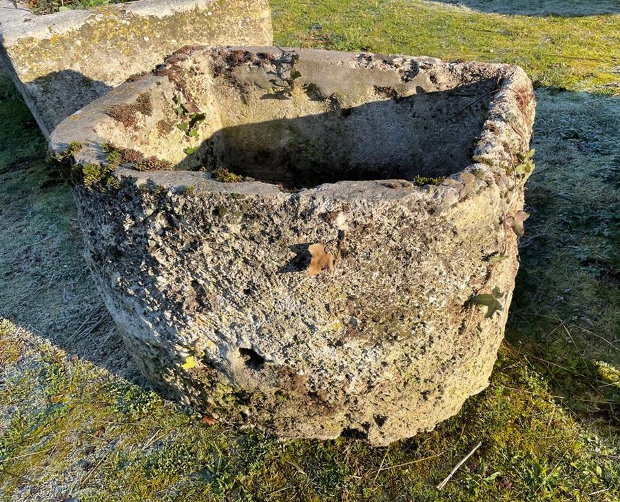 Ancien bac en pierre de Charente