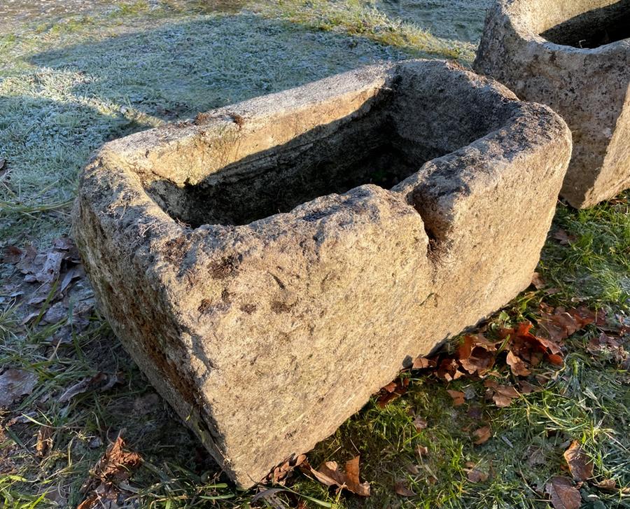 Ancien bac en pierre de Charente