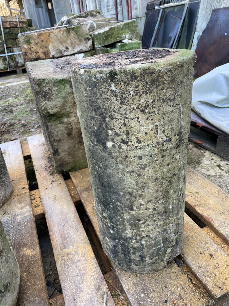 Deux socles anciens en pierre dure