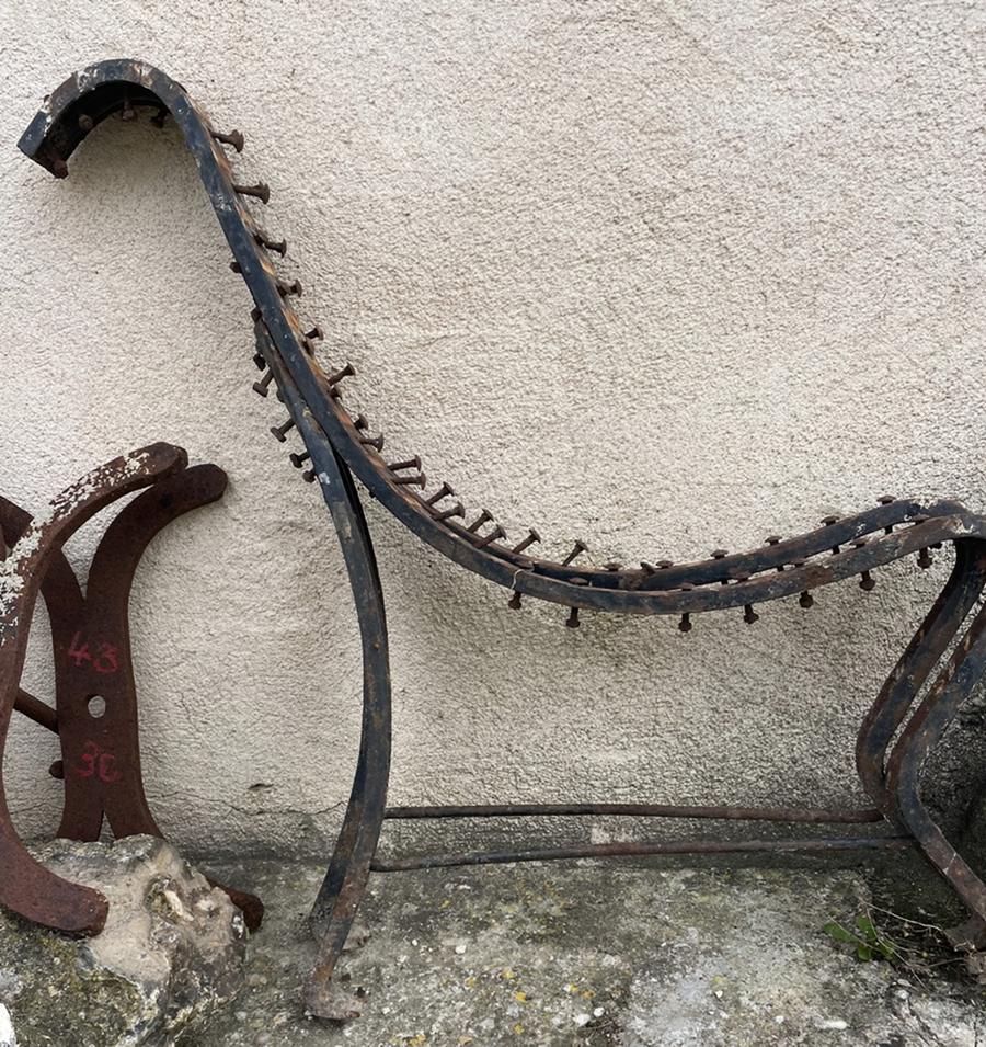 Bac ancien demi-lune en pierre dure