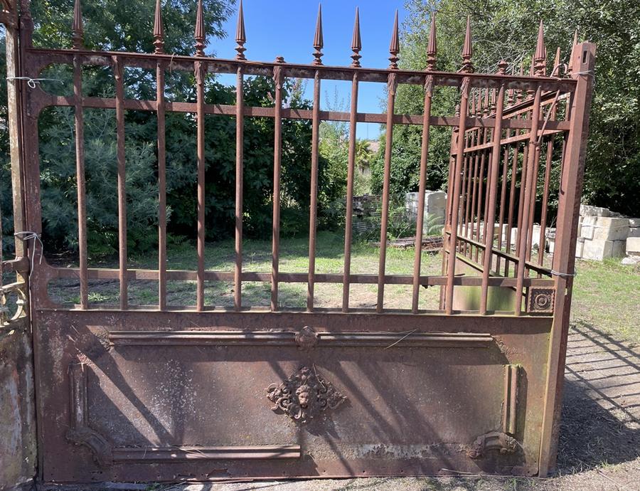 Important portail d'entrée de chateau en fer forgé et fonte ancien