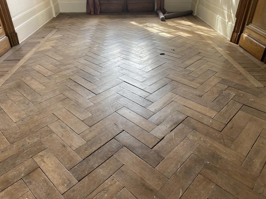 60 m² de plancher de chene montés en chevrons