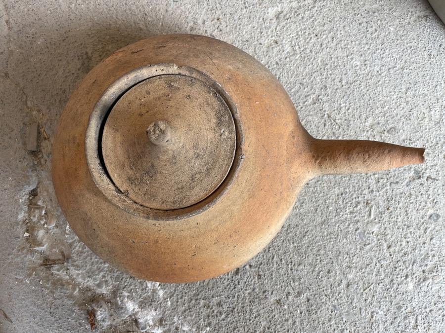 Ancienne poterie régionale en terre cuite