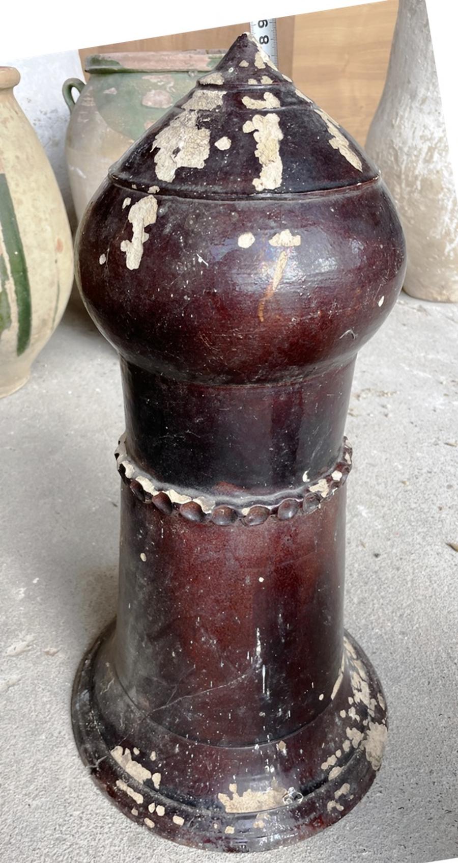Rare épi de faitage ancien en terre cuite vernissée de couleur manganèse