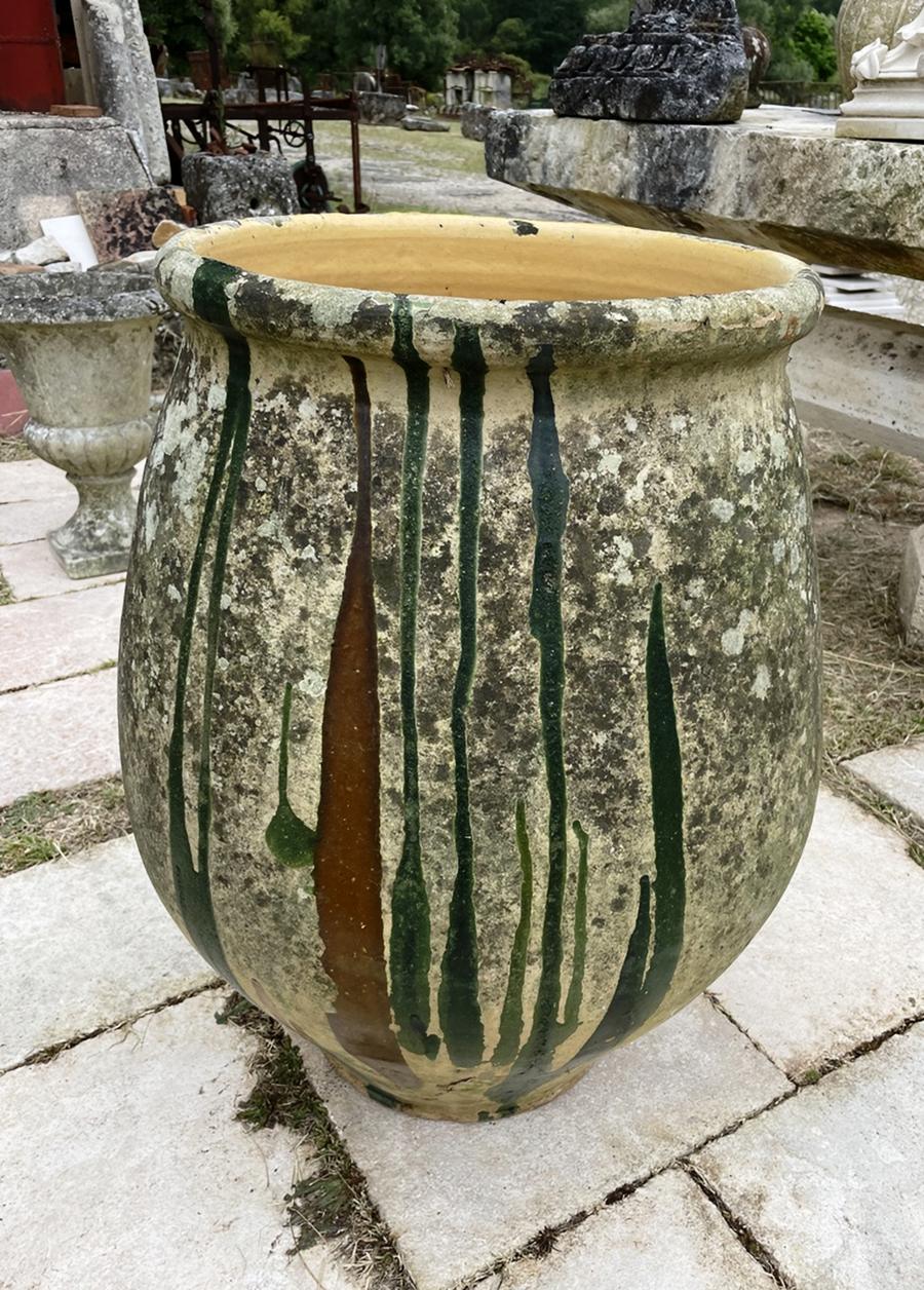 Grand vase en terre cuite vernissé jaune
