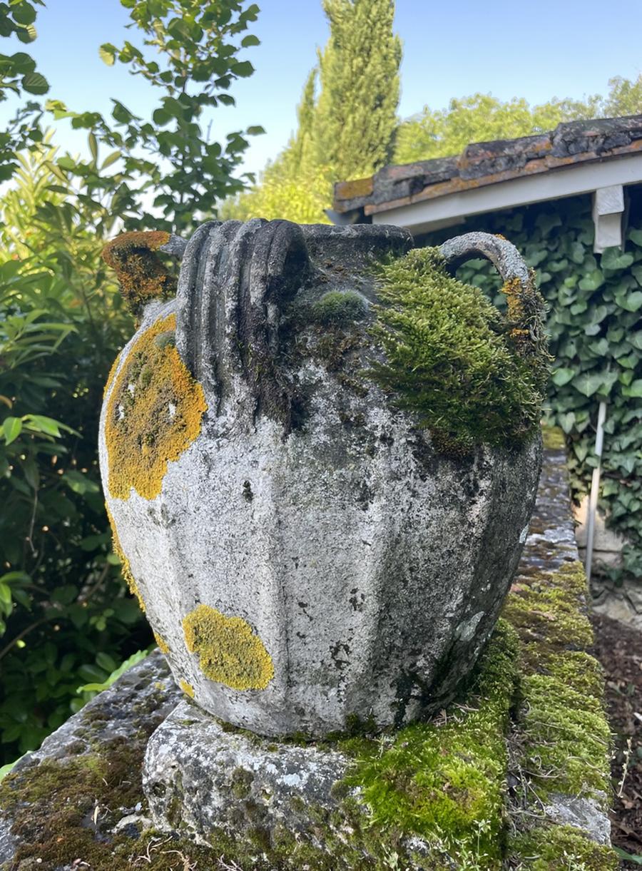 Poterie campagnarde en forme de pichet en terre cuite vernissée