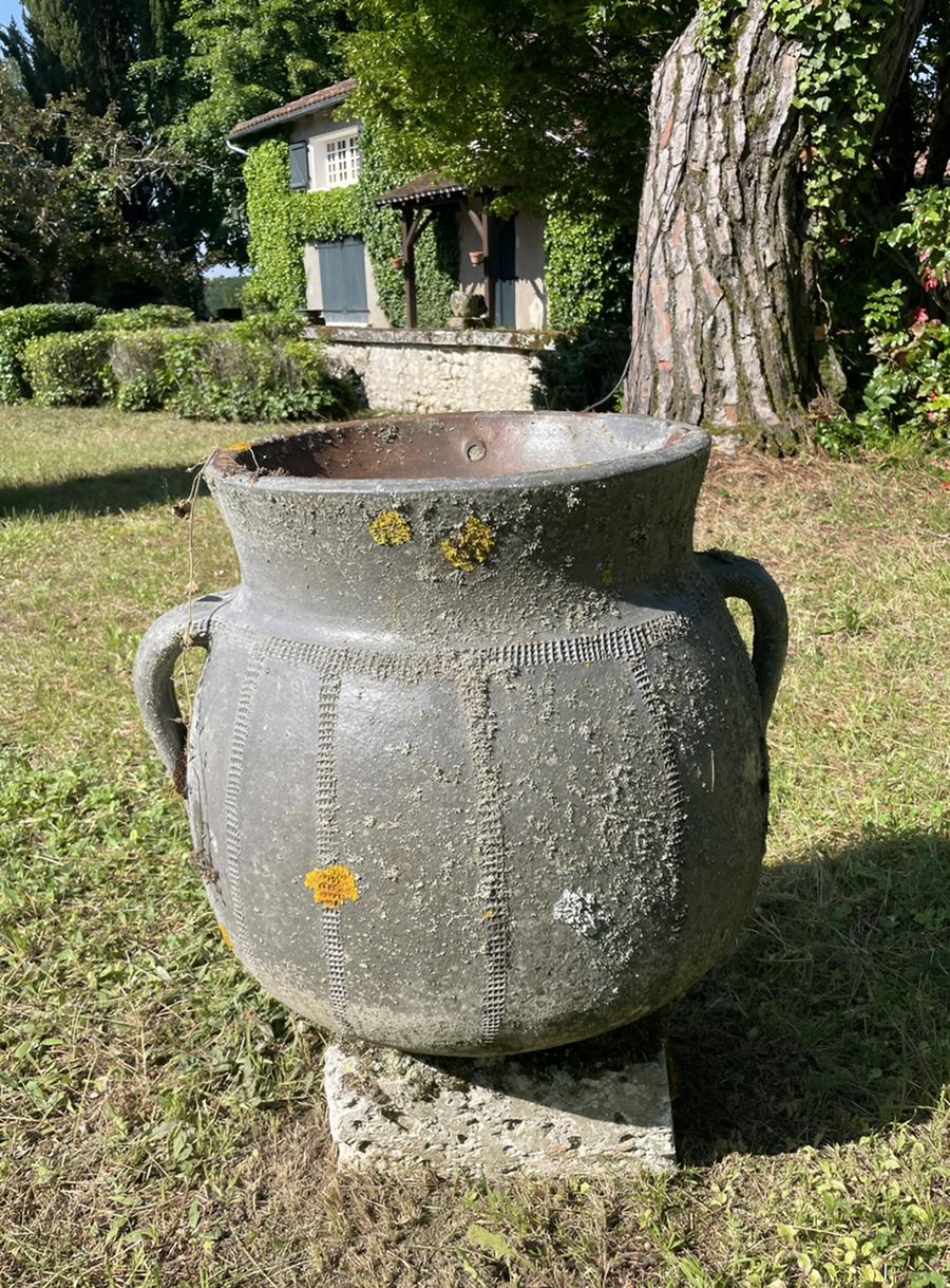 Grande poterie campagnarde en terre cuite vernissée et décorée à la roulette