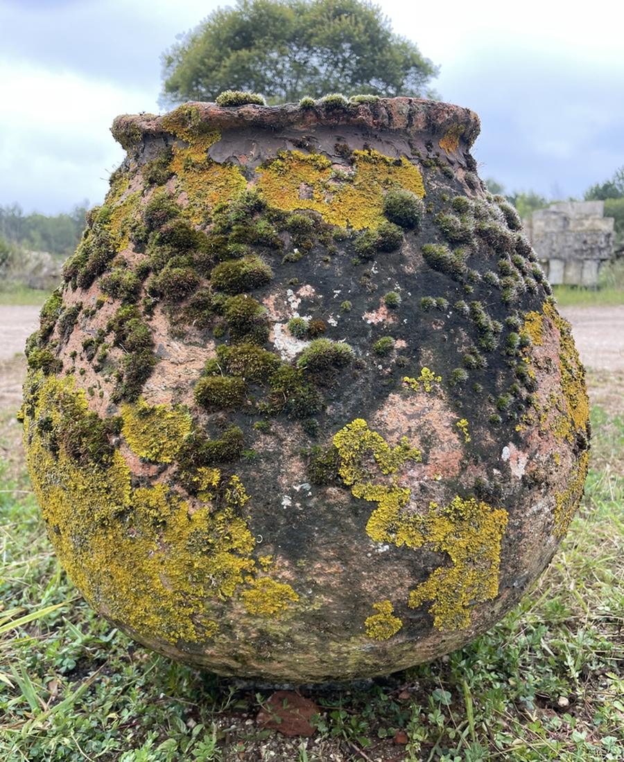 Ancienne poterie en terre cuite du Poitou