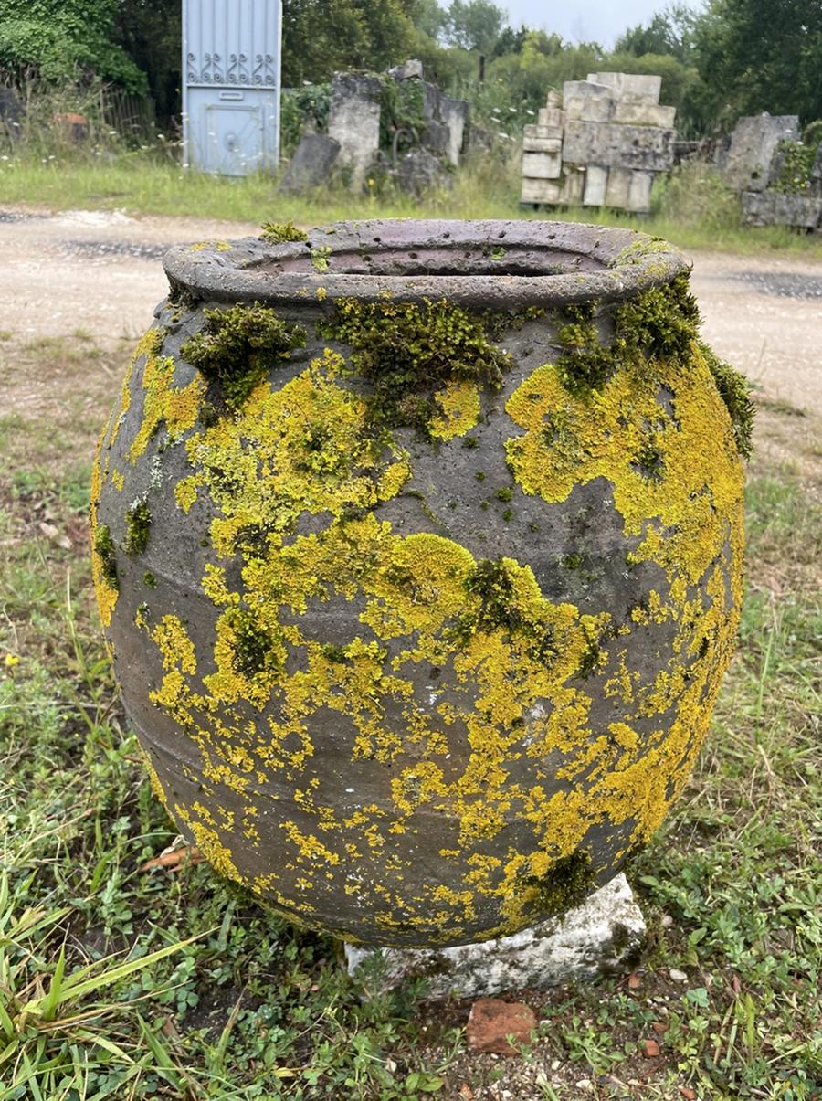Ancienne poterie en terre cuite du Poitou