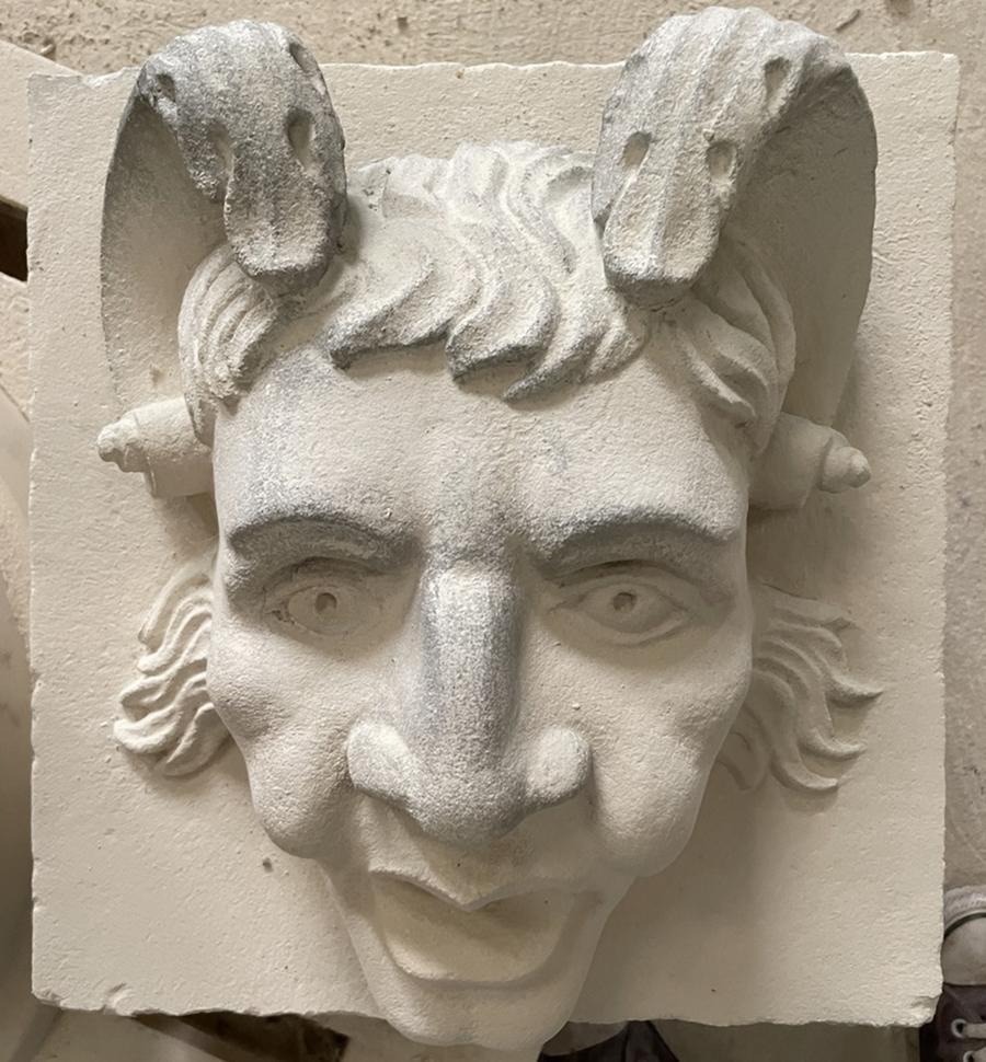 Ancien cracheur de fontaine en pierre de Charente