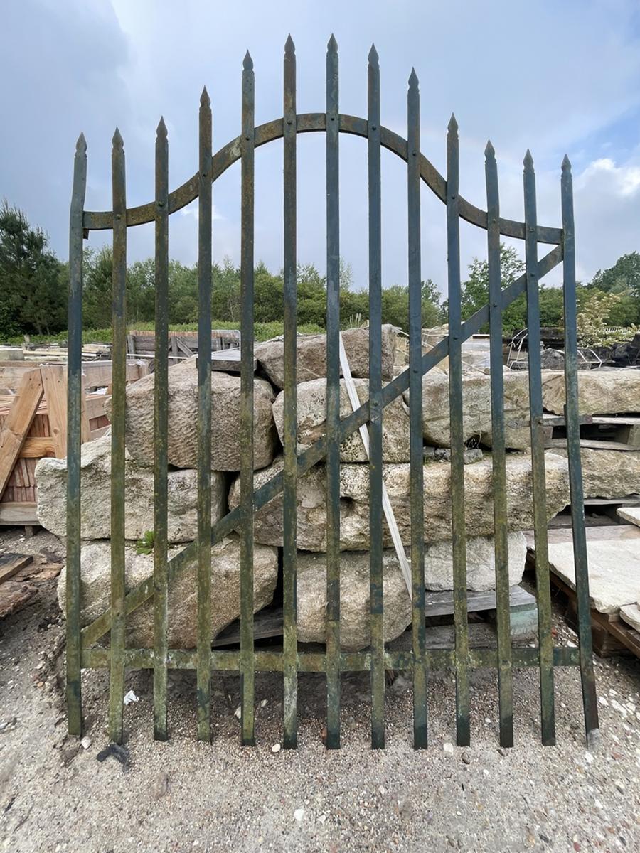 Portillon en fer plat ancien