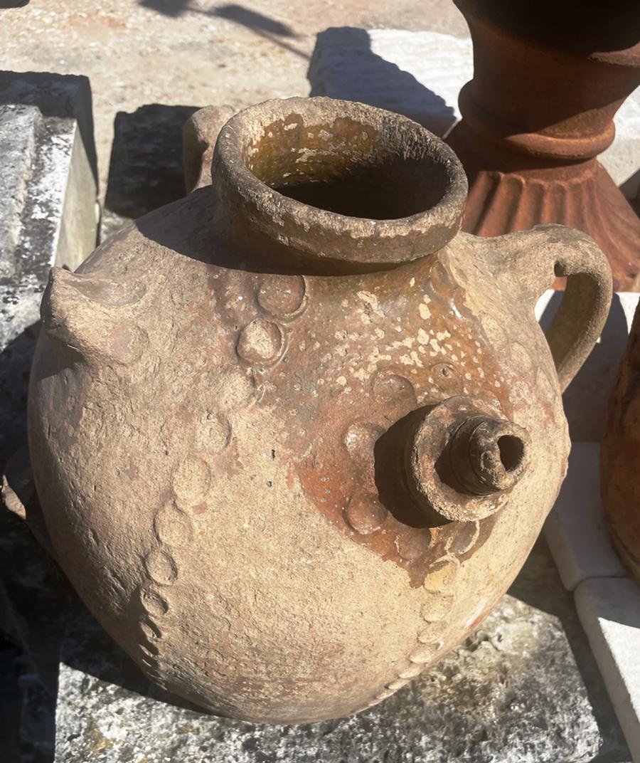 Ancienne poterie campagnarde en terre cuite vernissée