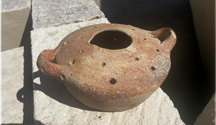 Ancienne poterie campagnarde en terre cuite