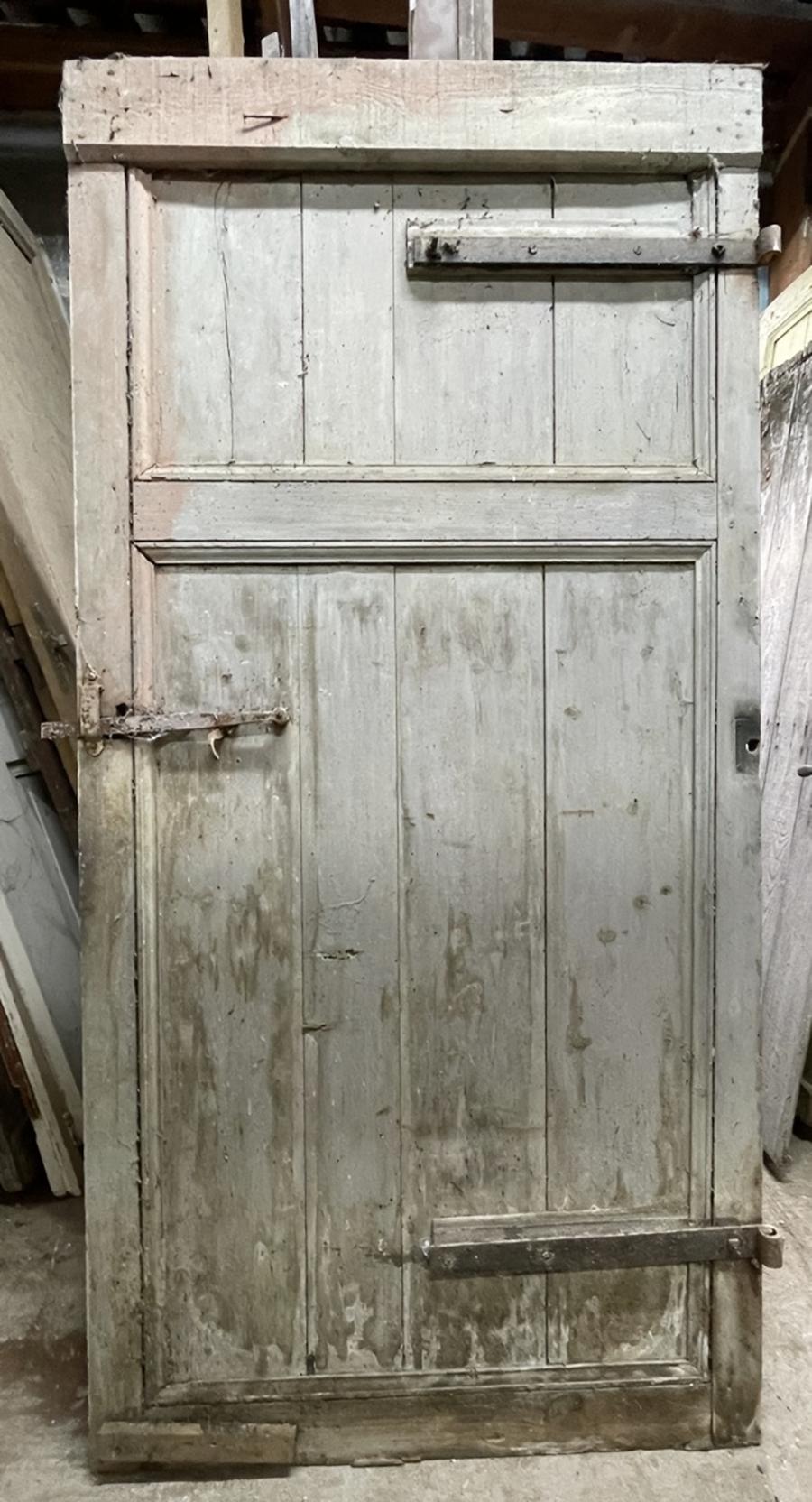 Porte ancienne de communication