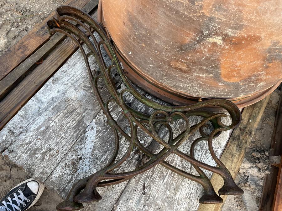 Paire de pieds de banc en fonte