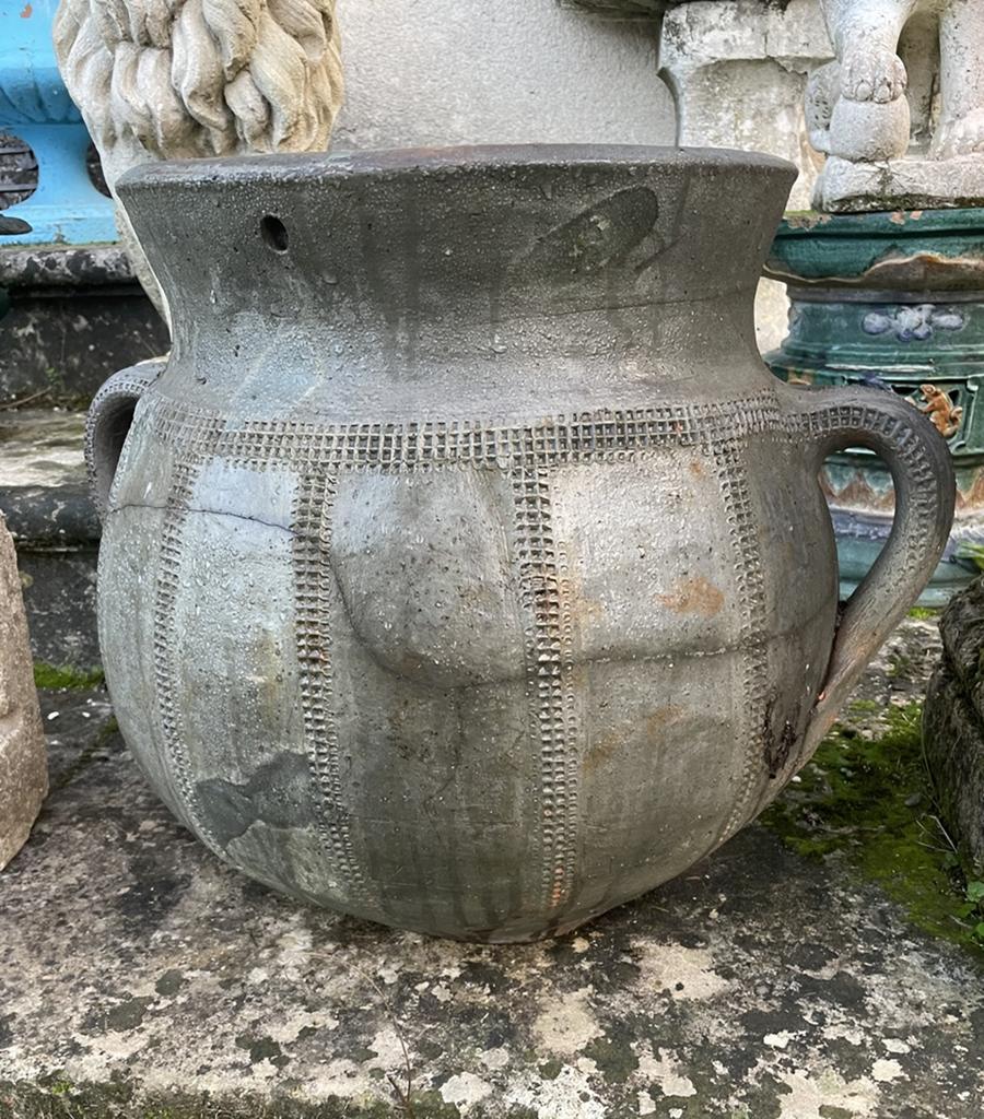 Poterie ou charnier en terre cuite de Charente