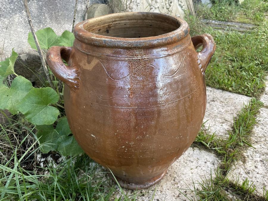 Poterie ou charnier en terre cuite de Charente