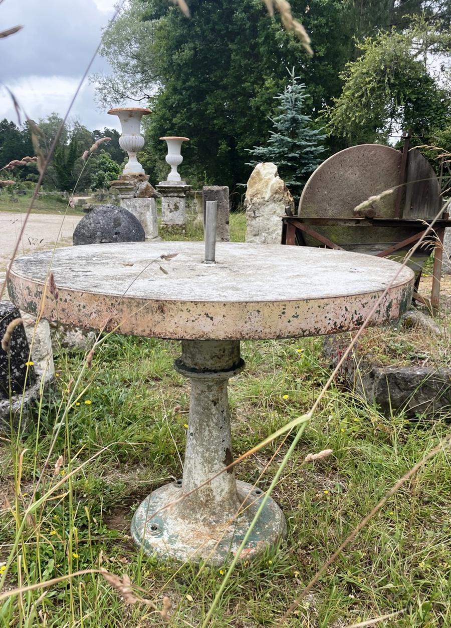 Table guéridon en fonte et ciment
