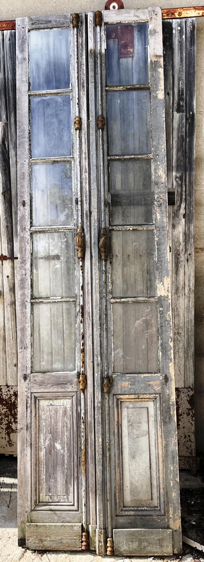 Deux portes vitrées anciennes