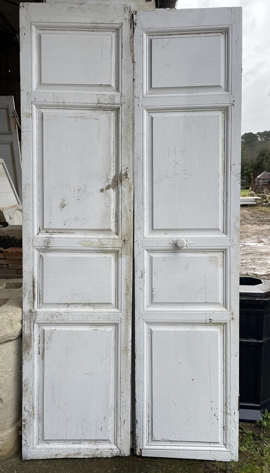 4 paires de portes anciennes à double face et quatre panneaux entierement férrées d'origine
