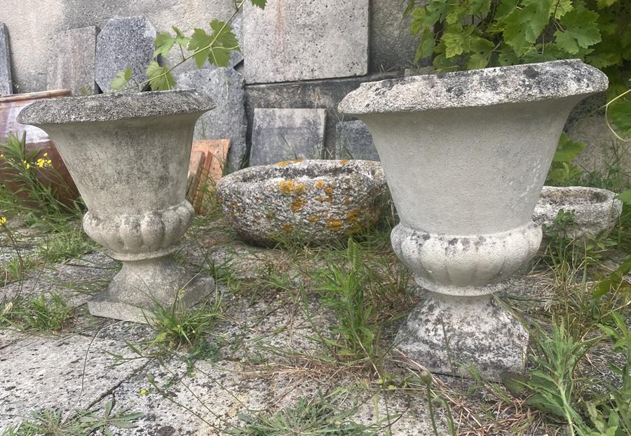 Paire de vases de jardin reconstitué